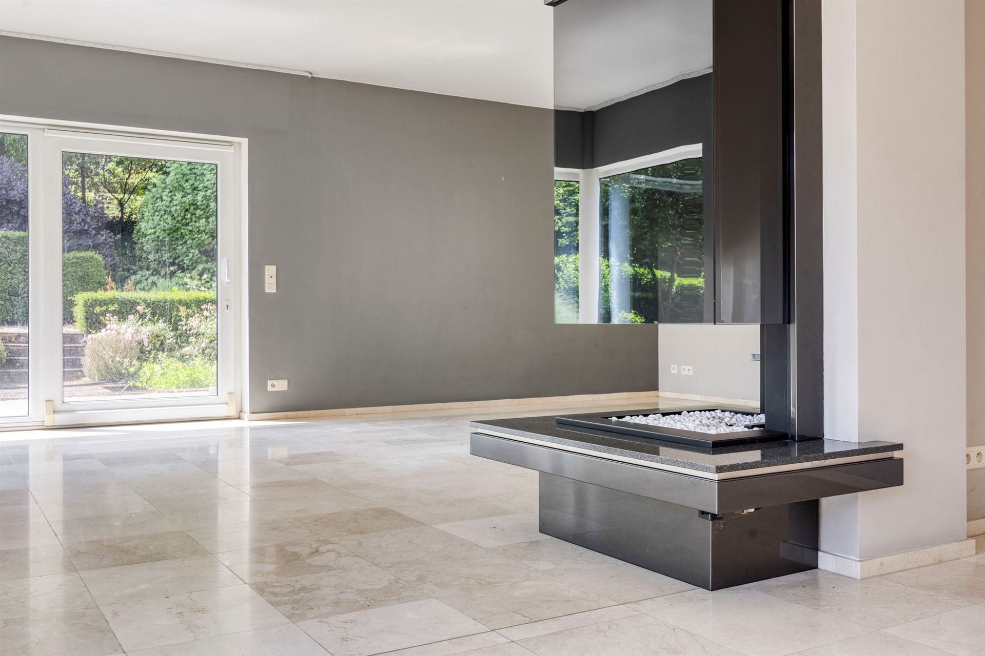 Prachtige moderne villa in rustige wijk foto 12