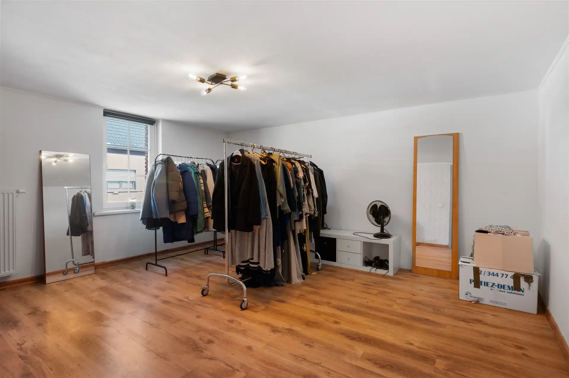Ruime woning met multifunctioneel bijgebouw en grote tuin foto 18
