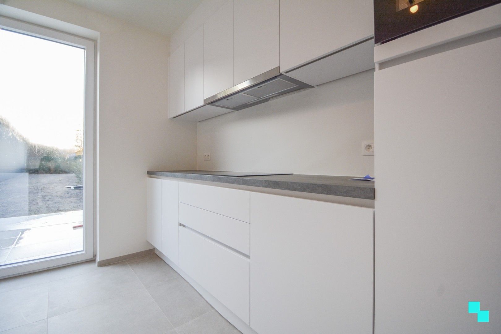 Volledig afgewerkte nieuwbouwwoning met carport te Sleihage foto 8