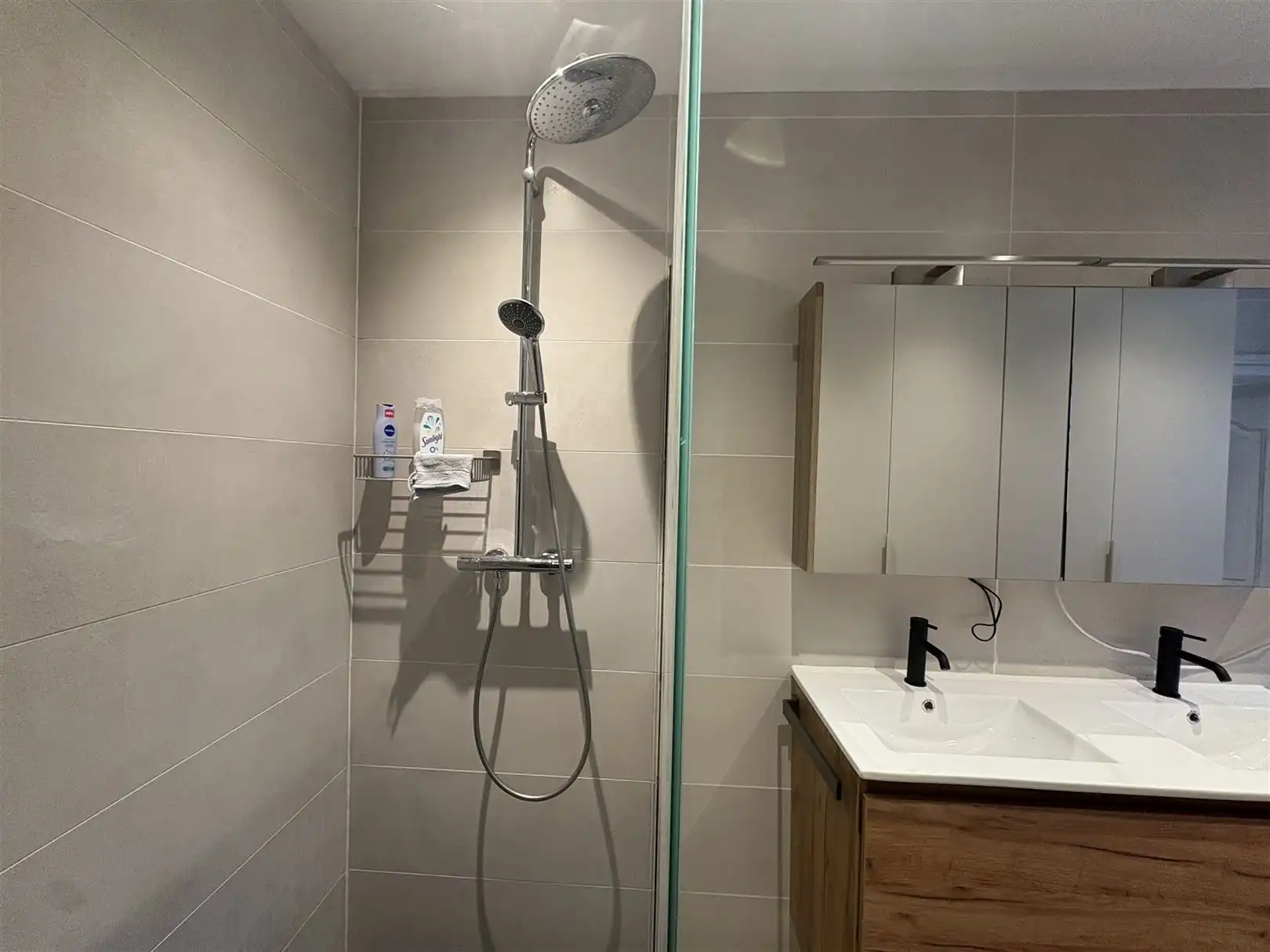 Woning te huur met luxe en elegante afwerking! foto 17