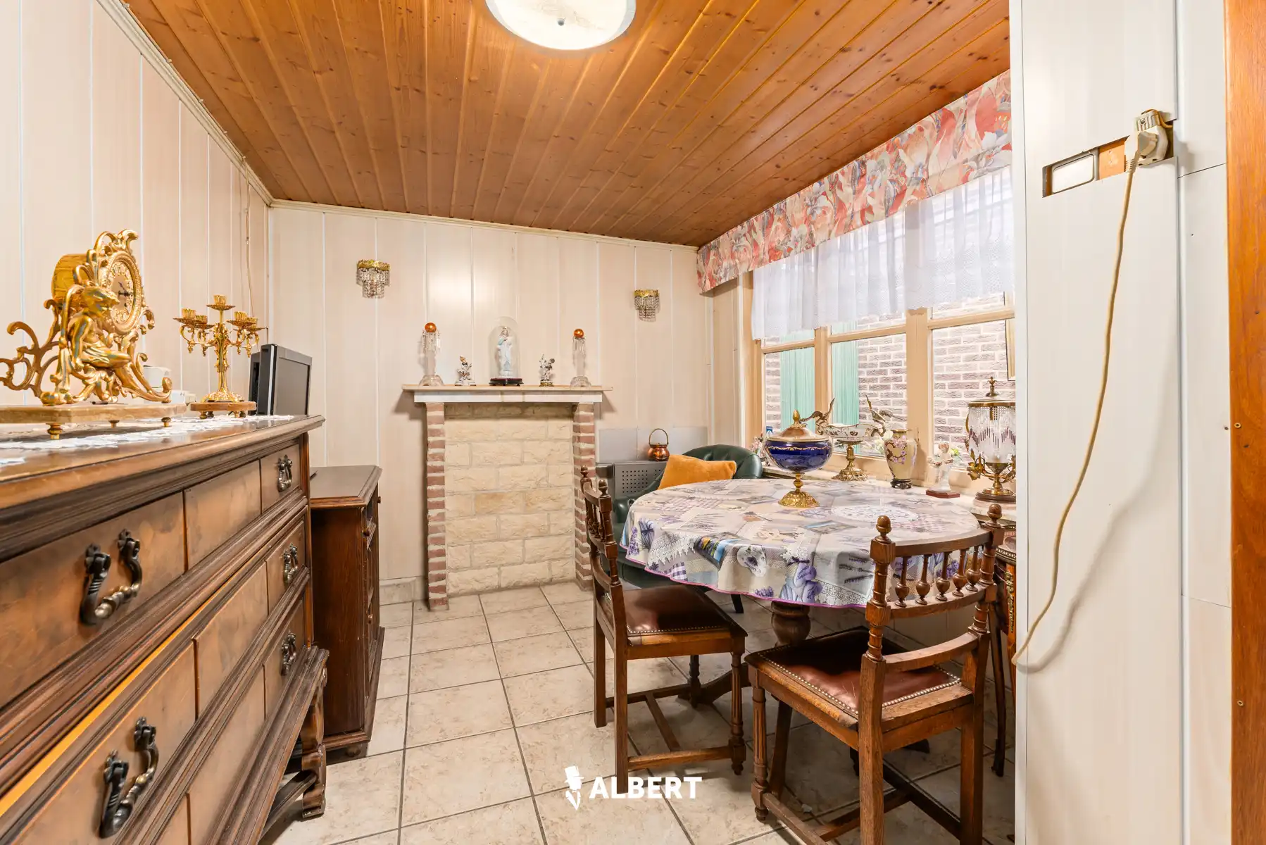 Charmante woning met renovatiepotentieel foto 7