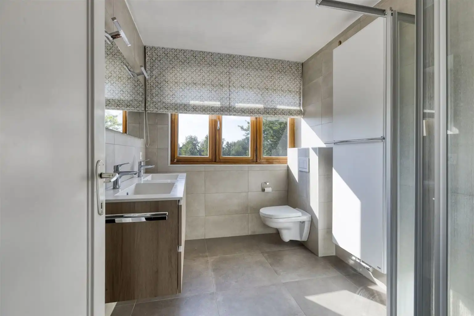 Karaktervolle, vrijstaande woning met 4 slaapkamers, veranda, dubbele garage, volledig onderkelderd op een perceel van 17a48ca, centraal gelegen bij het centrum. foto 28