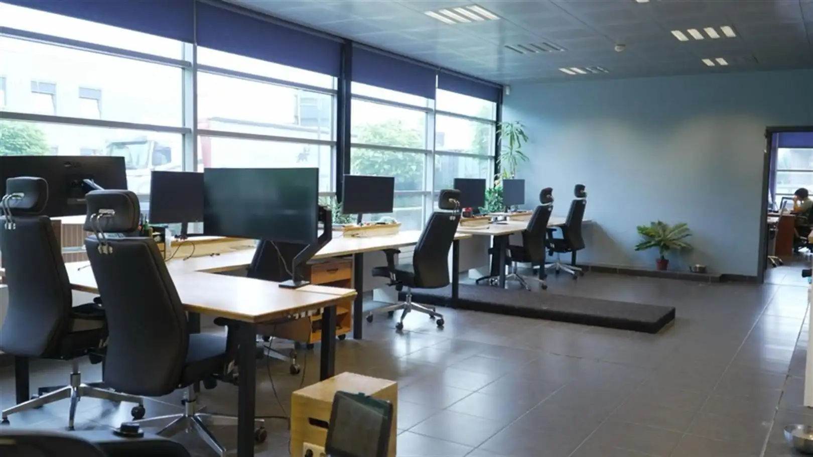 Magazijn met kantoren op toplocatie in Zwijnaarde foto 29