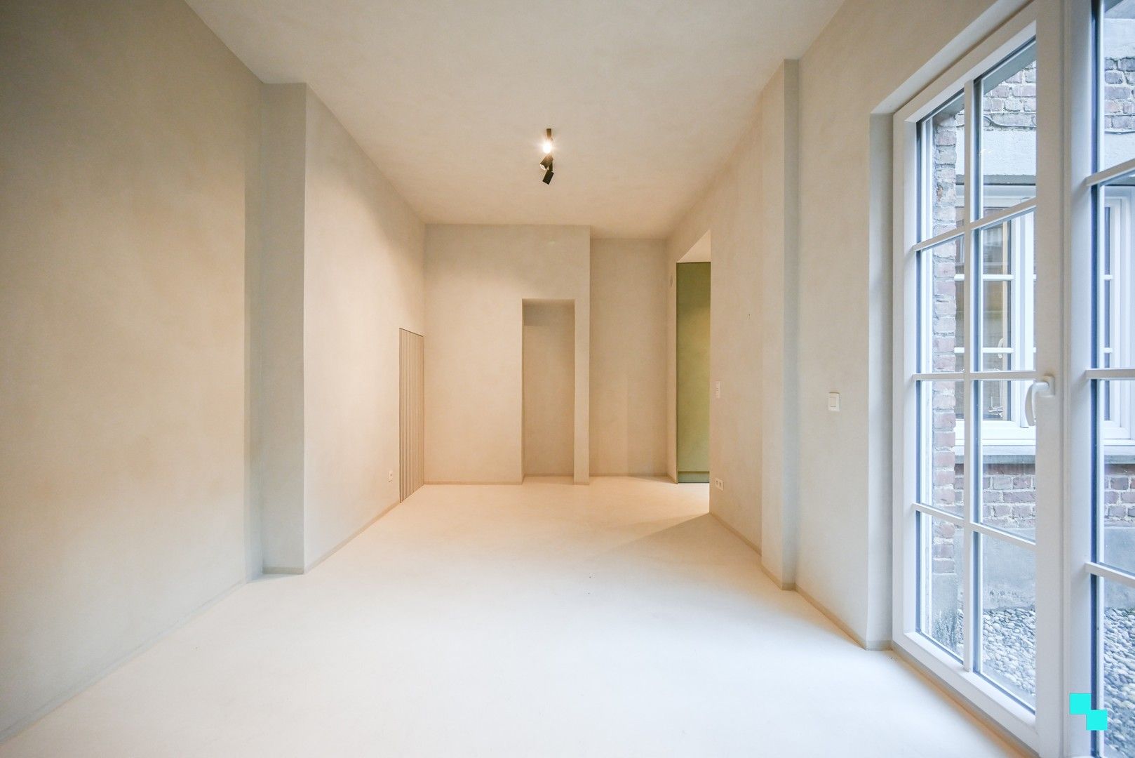 Stijlvol gerenoveerd appartement in hartje Kortrijk foto 6