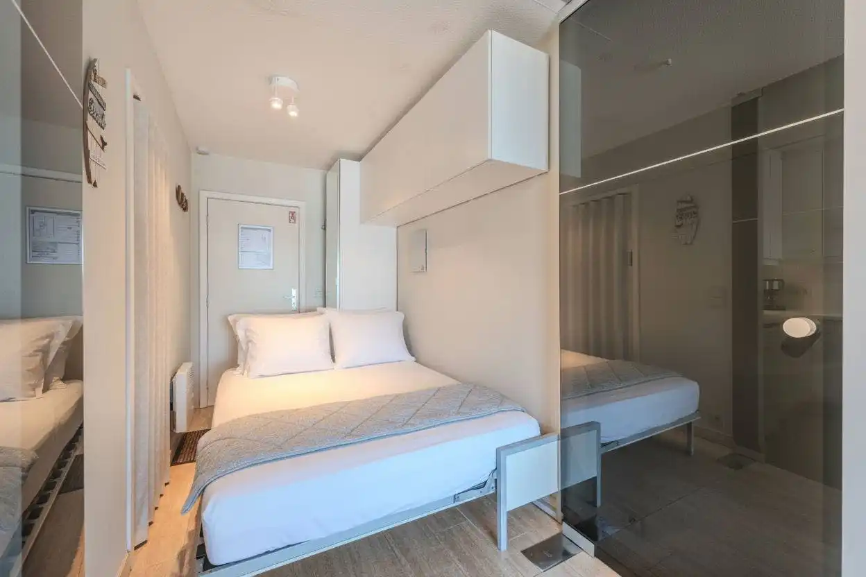 Lichtrijke studio met terras en fenomenaal frontaal zeezicht te koop! foto 13