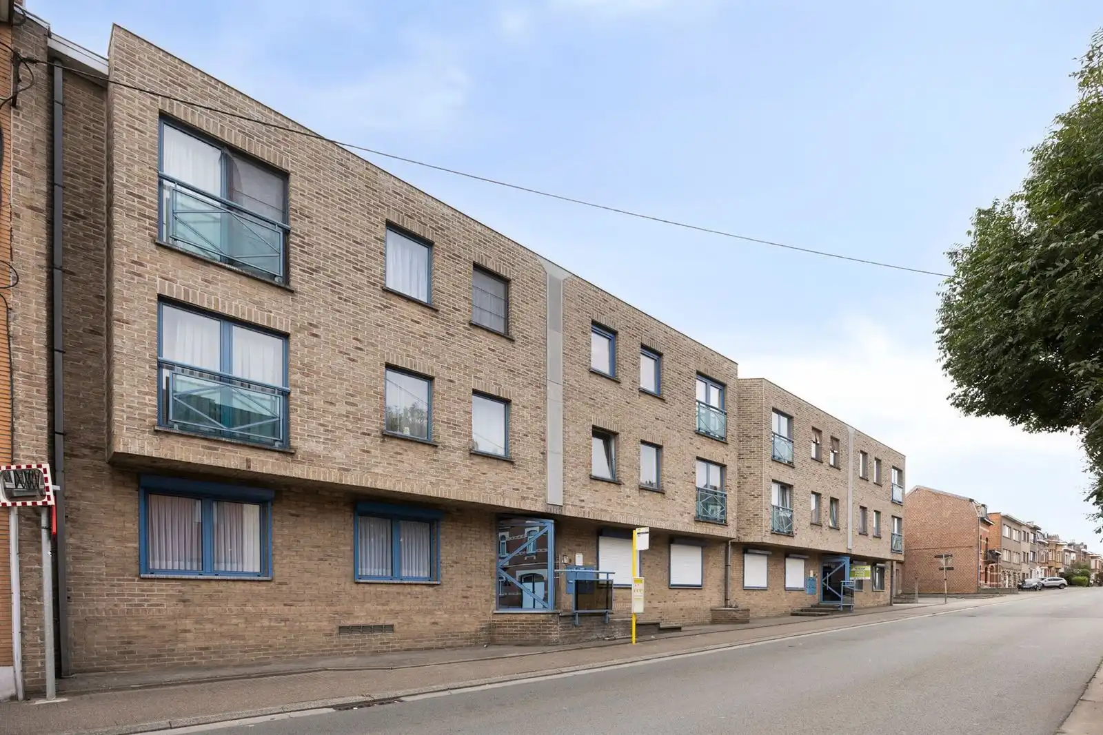 Instapklaar appartement met ruim terras en garage foto 17