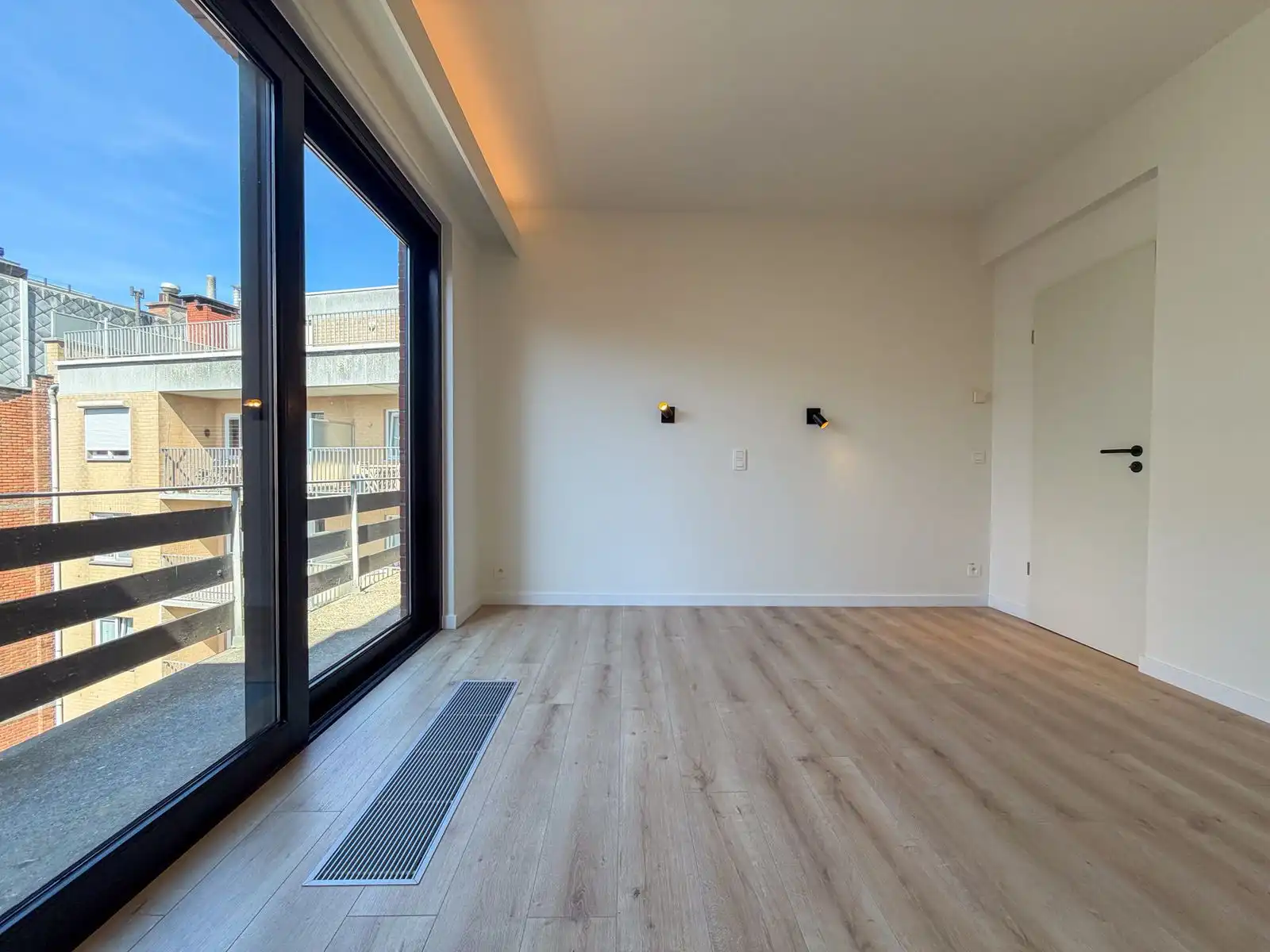 Zonnig 2-slaapkamer appartement op de 7de verdieping in het hart van Oostende, pal aan zee! foto 12