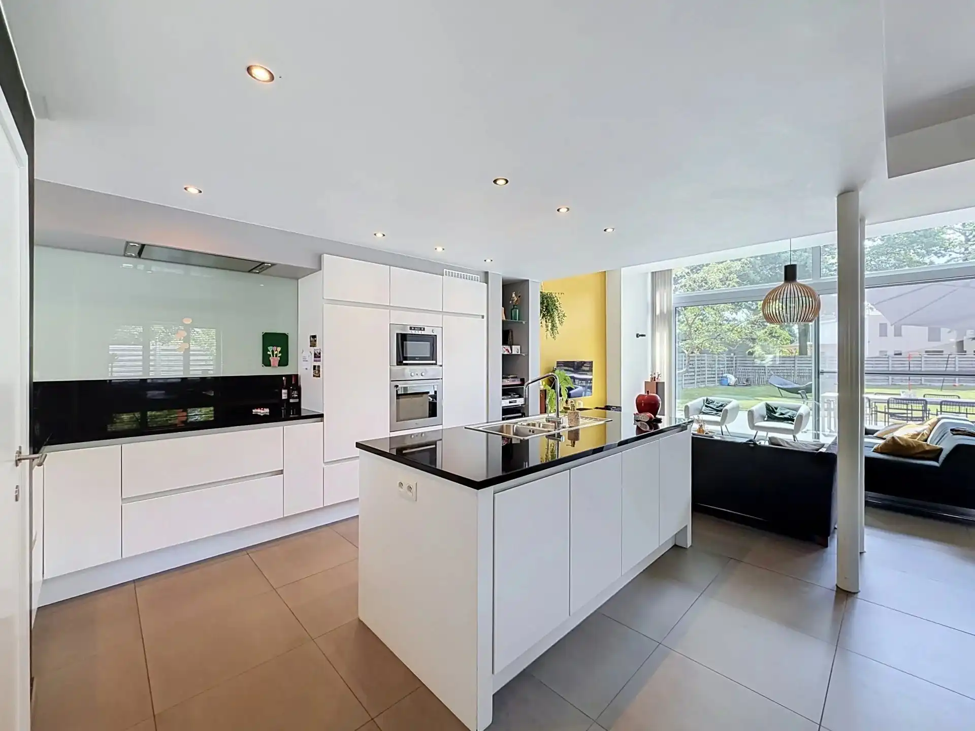 Verrassend ruime instapklare woning met 3 slaapkamers op een mooi perceel. foto 6