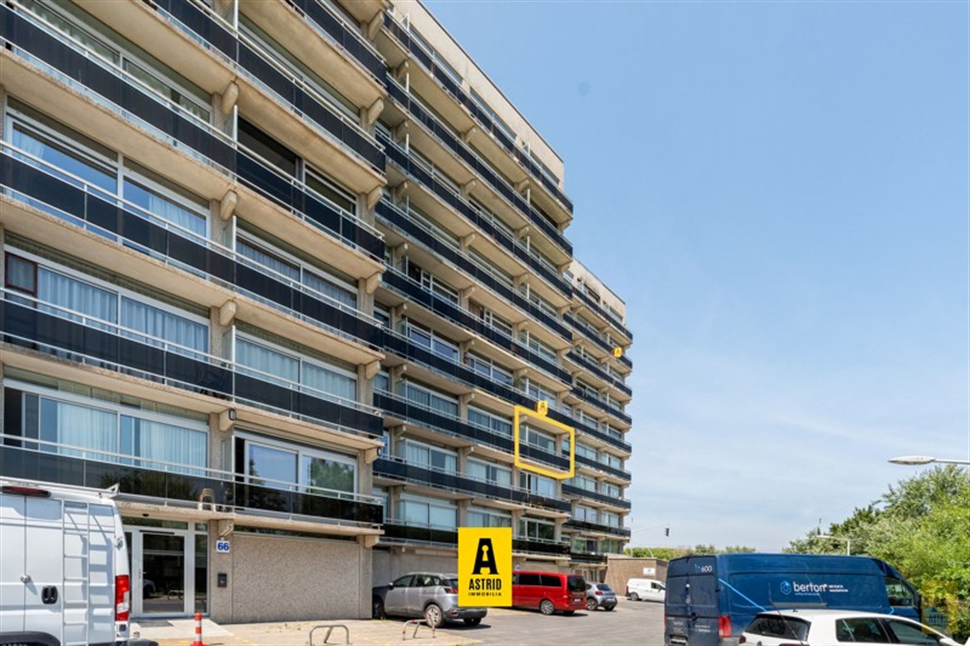 Zonnig appartement met open zichten vlakbij strand! foto {{pictureIndex}}