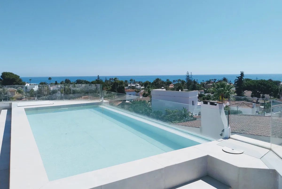 Unieke villa op wandelafstand van het strand in Marbesa: luxe wonen met uitzicht tot Gibraltar foto 22