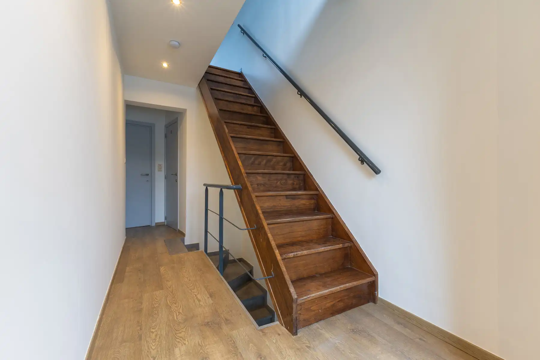 Commercieel gelijkvloers met duplex in centrum Halle foto 21