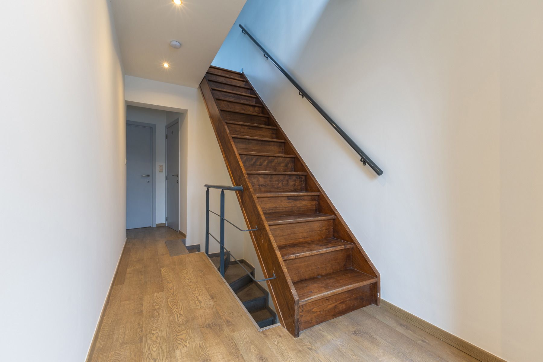 Commercieel gelijkvloers met duplex in centrum Halle foto 21