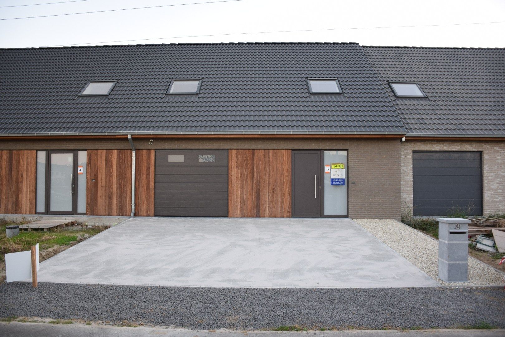Instapklare woning met 3 slaapkamers en vlotte bereikbaarheid foto {{pictureIndex}}