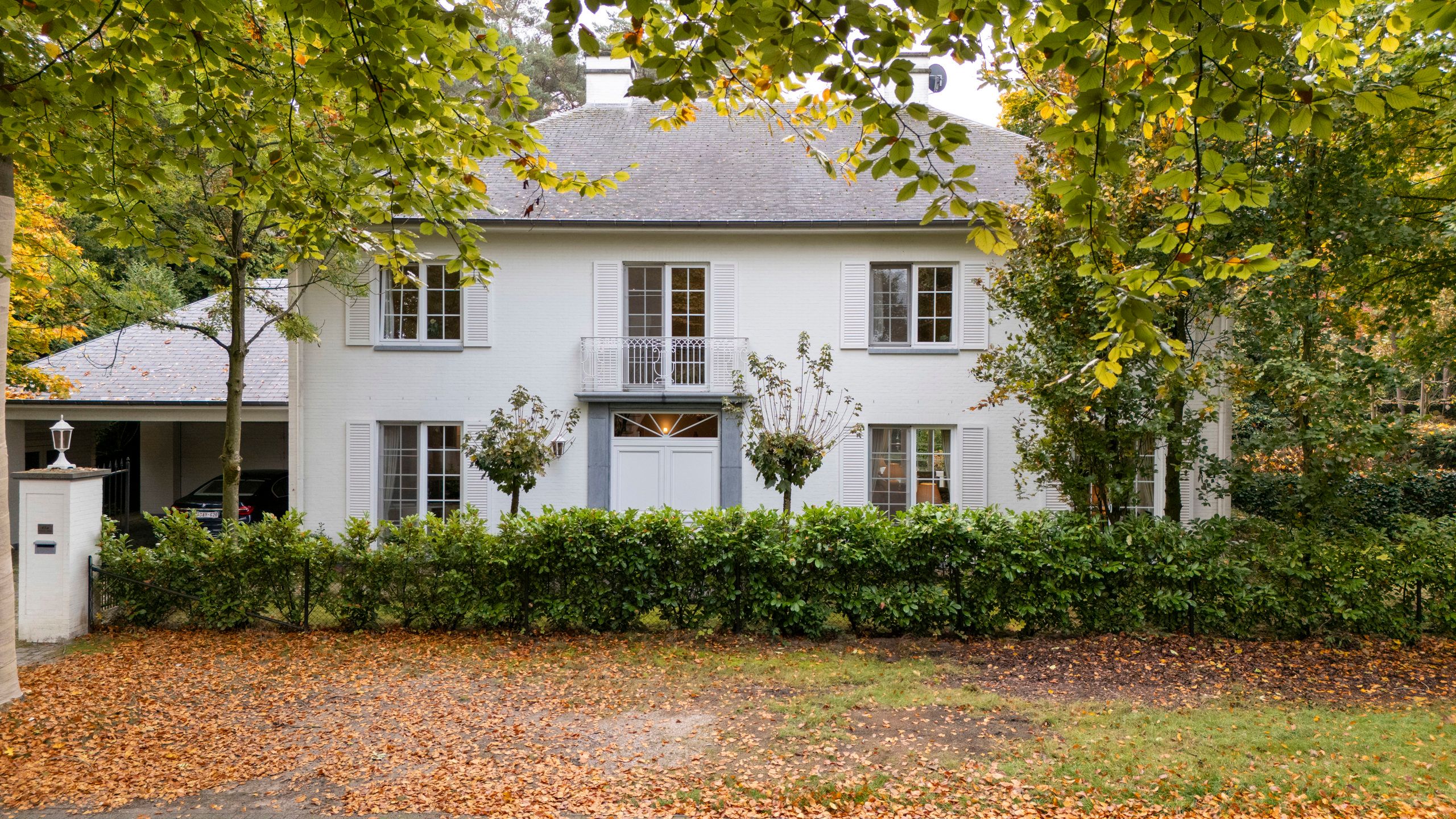 Statige villa op zuidgeoriënteerd perceel van 1421 m²  foto {{pictureIndex}}