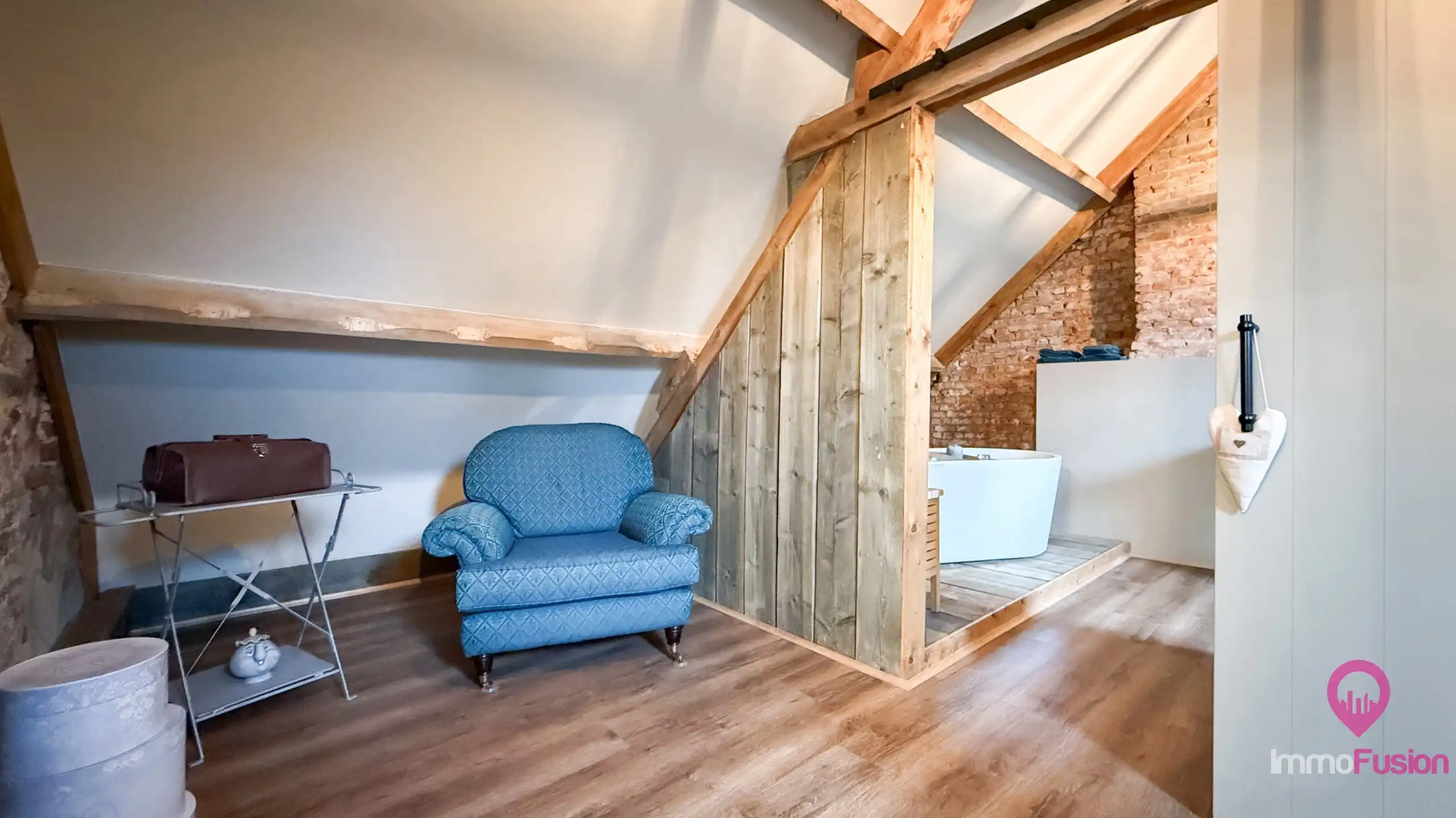 Gerenoveerde landelijk moderne woning op 28 are met 4 suites! foto 29