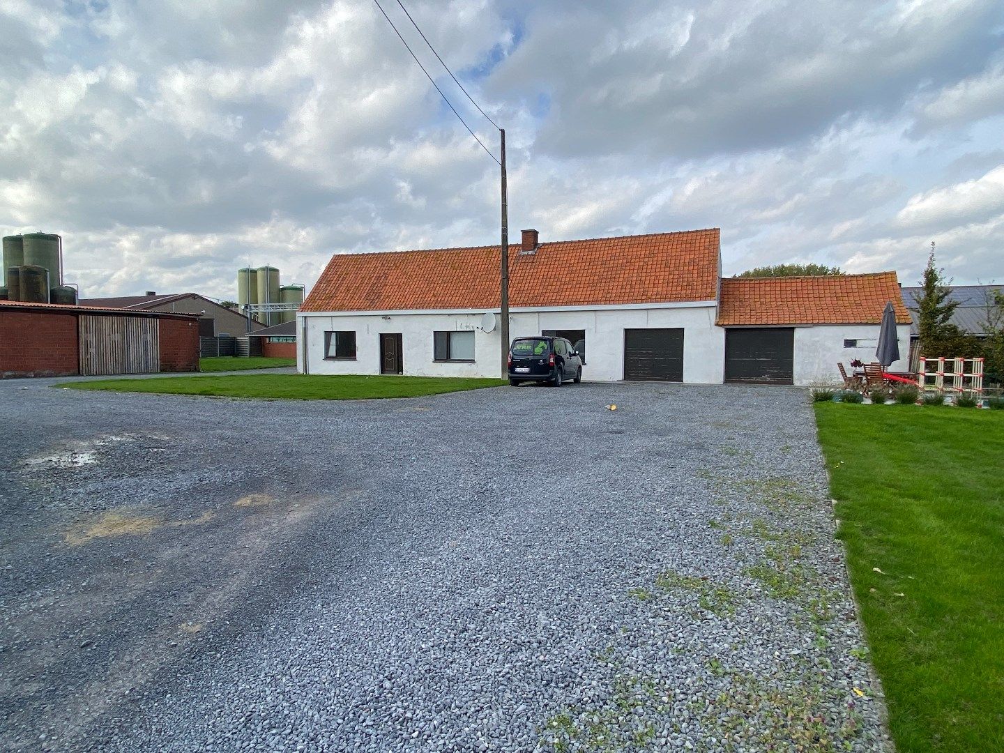 LANDELIJK GELEGEN ALLEENSTAANDE WONING MET 2 GARAGES IN KANEGEM foto 10