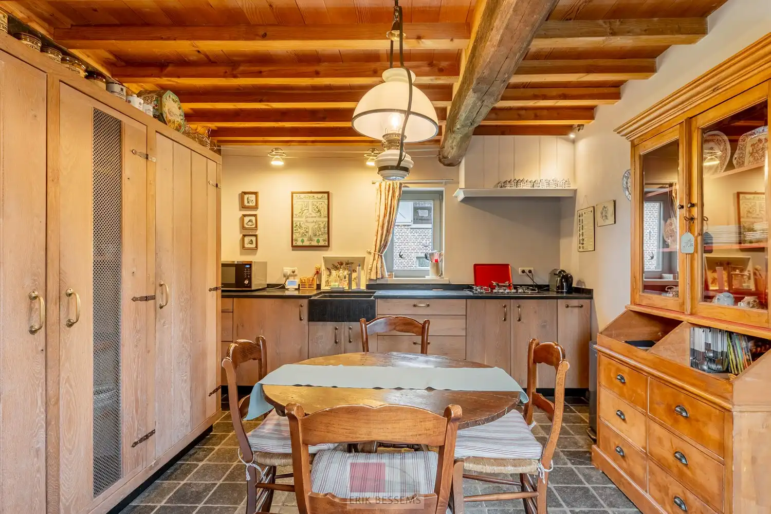 Een zeer karaktervol woonerf van maar liefst 3996 m² met bijzondere uitstraling, bestaande uit een prachtige hoofdwoning (voormalige schuur en stallen) en een charmant vakwerkhuis. foto 50