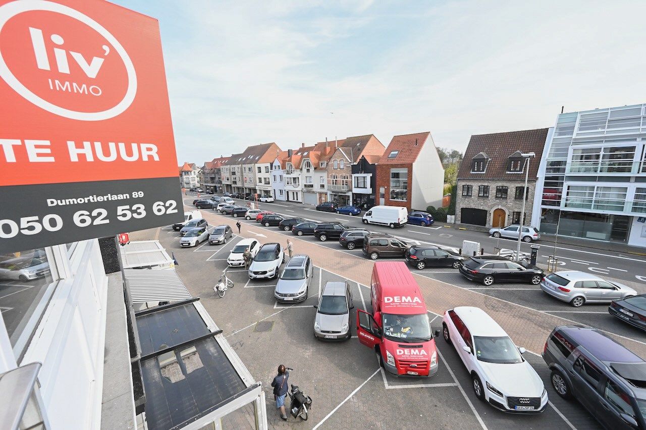 Ongemeubeld- instapklaar 2-kamer appartement met 2 terrassen op wandelafstand van de Lippenslaan. foto 4