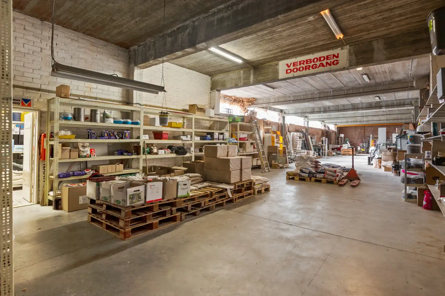 Handelspand met magazijn in Hoboken Centrum foto 2