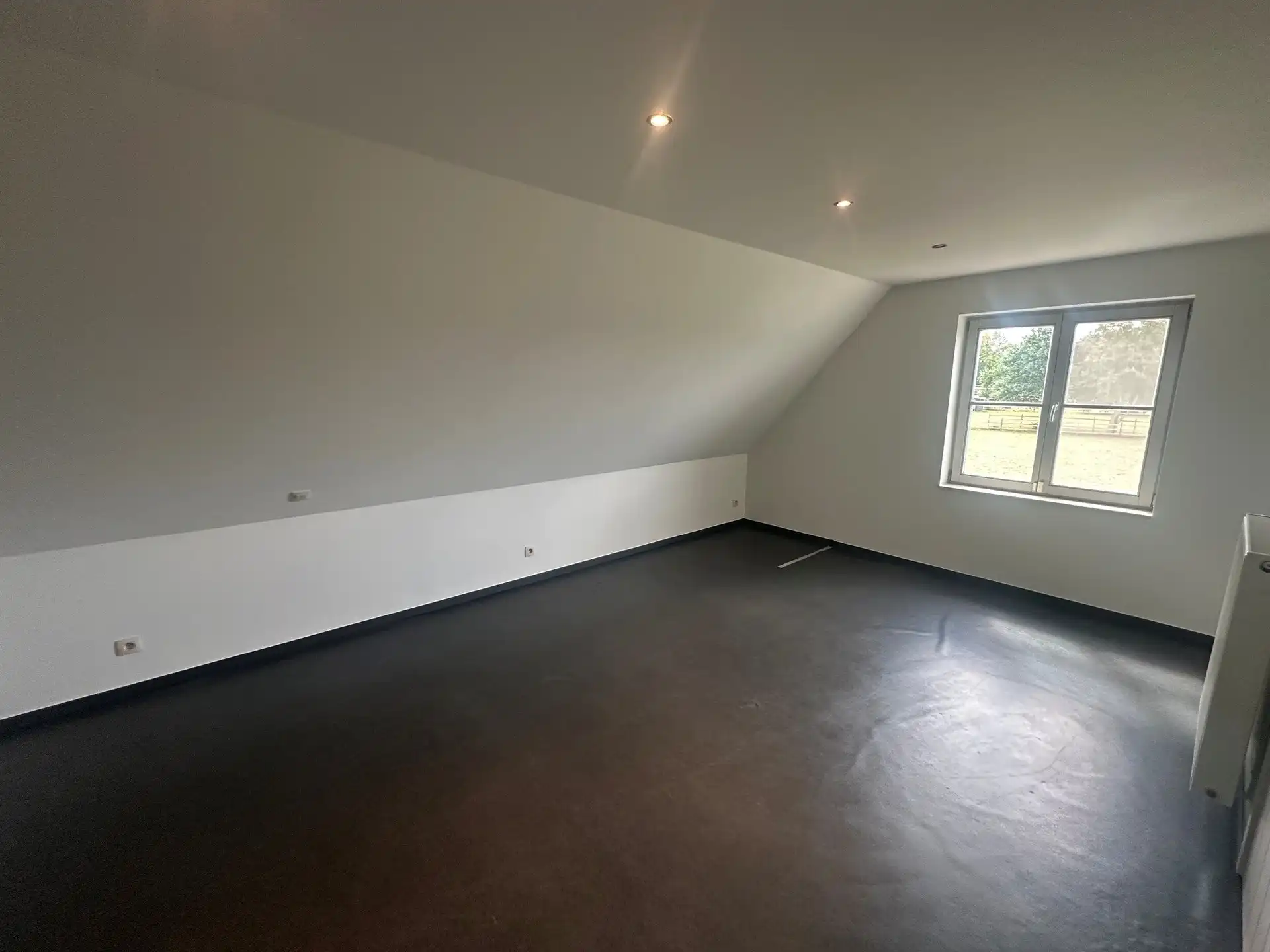Klassevolle open bebouwing met 4 slaapkamers en prachtig landelijk uitzicht foto 25