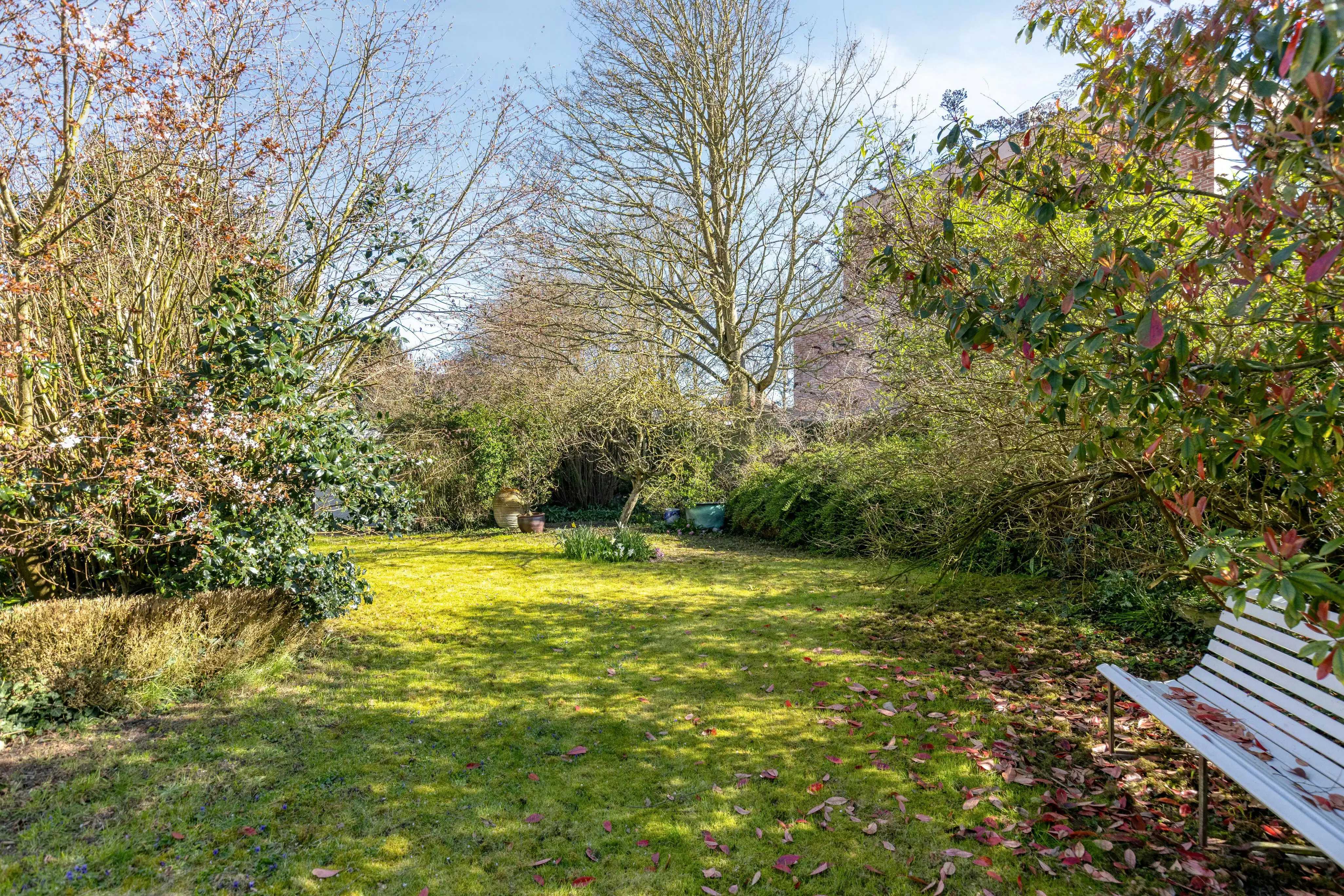 Karaktervolle woning met ruime tuin gelegen langs het water. foto 10