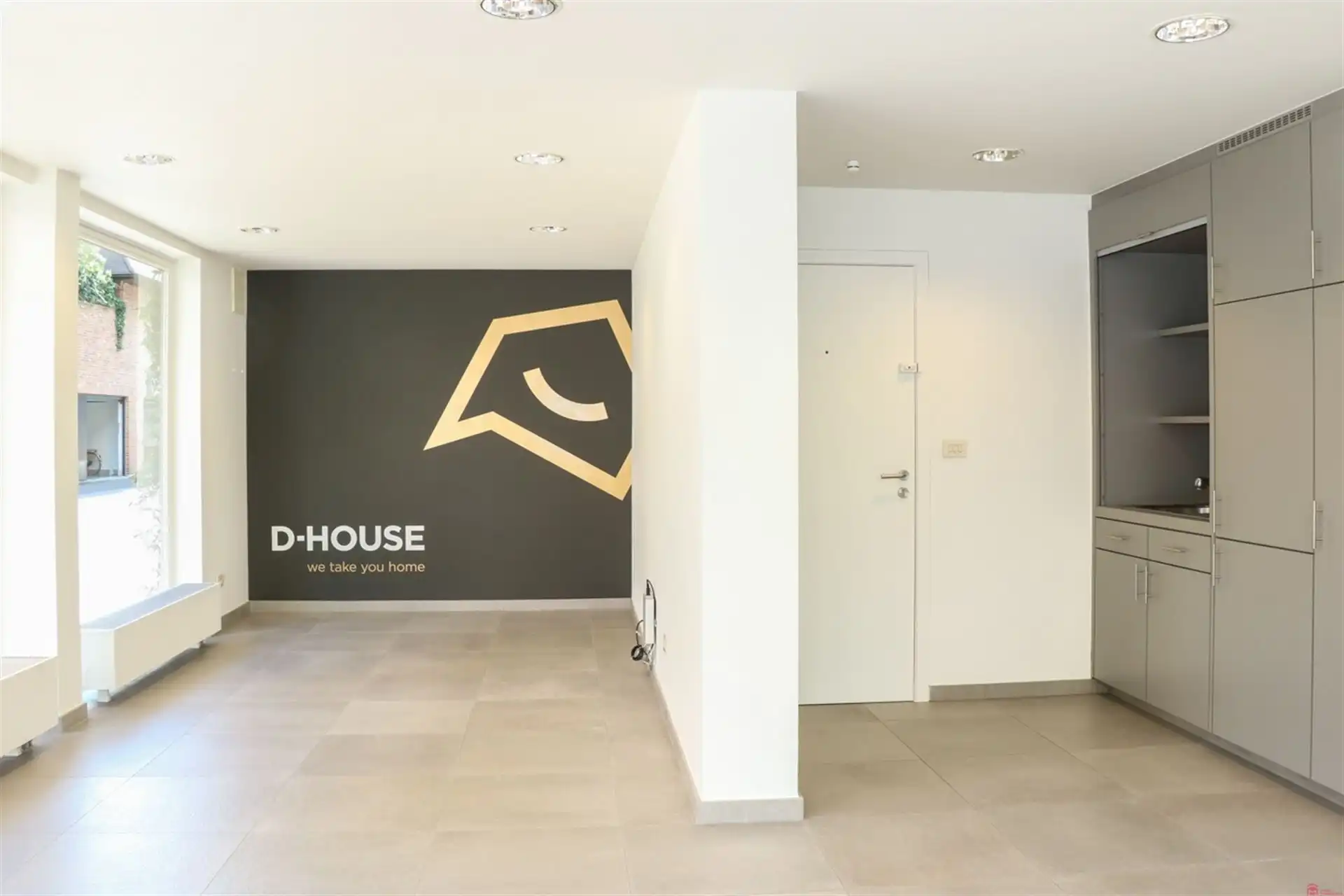 Uitstekend gelegen handelspand te huur foto 6