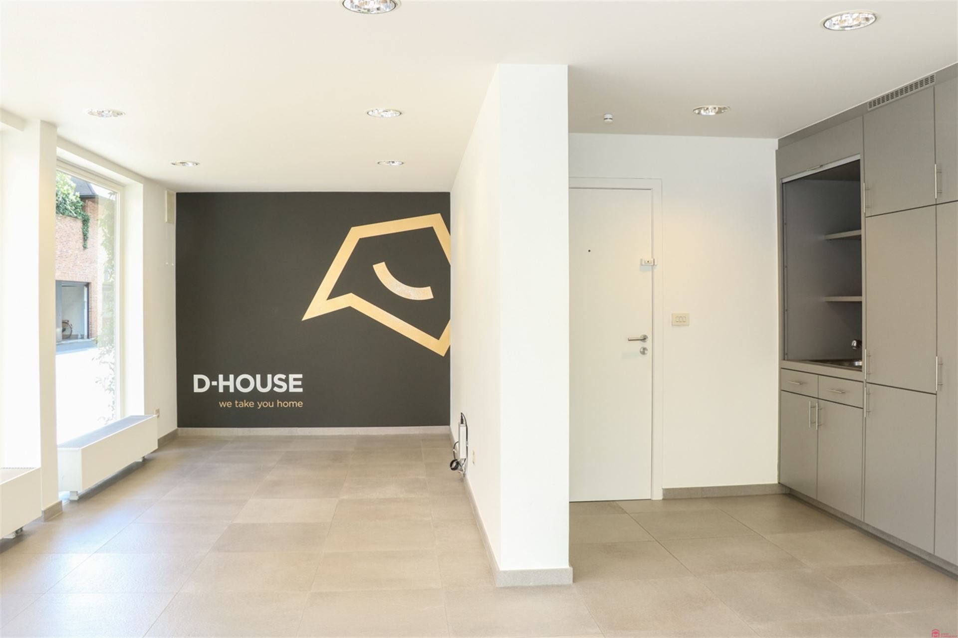 Uitstekend gelegen handelspand te huur foto 6