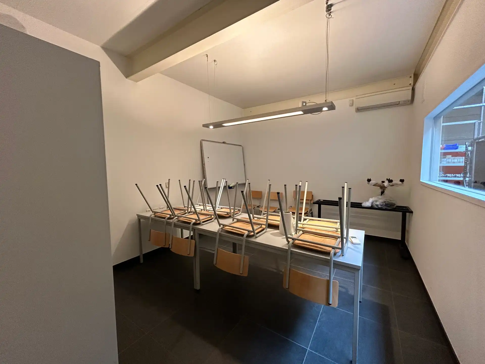 TE HUUR: KMO-GEBOUW TEMSE foto 6