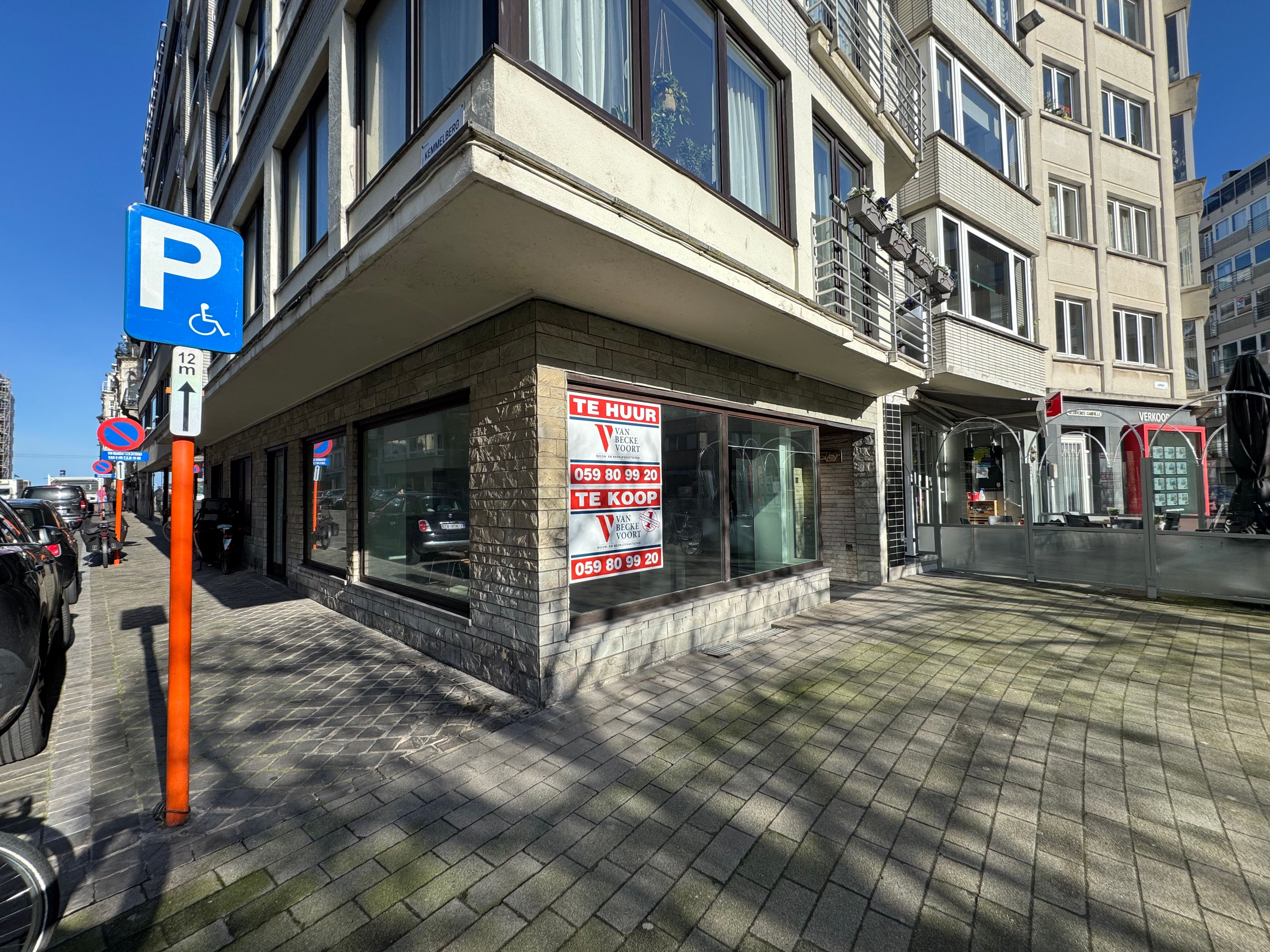 Handelsgelijkvloers 75m² foto {{pictureIndex}}
