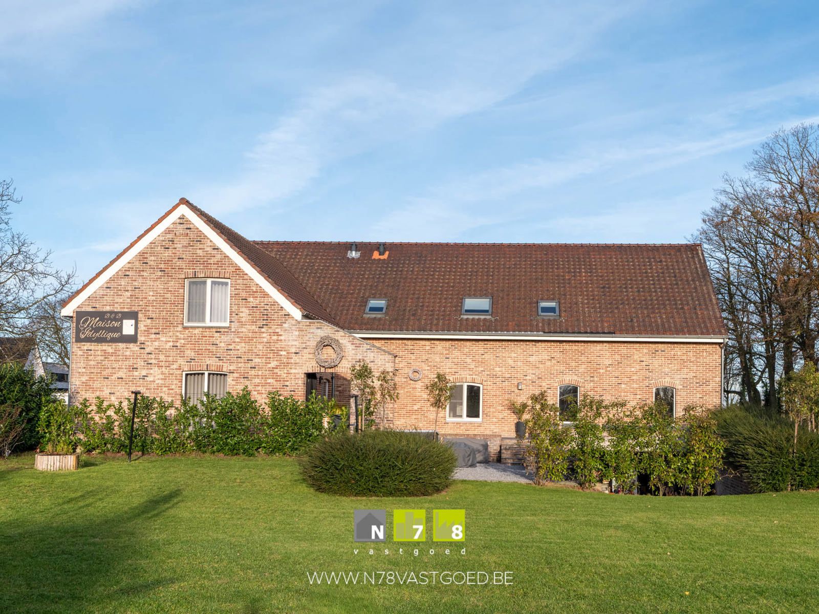 Gebouw te koop foto {{pictureIndex}}