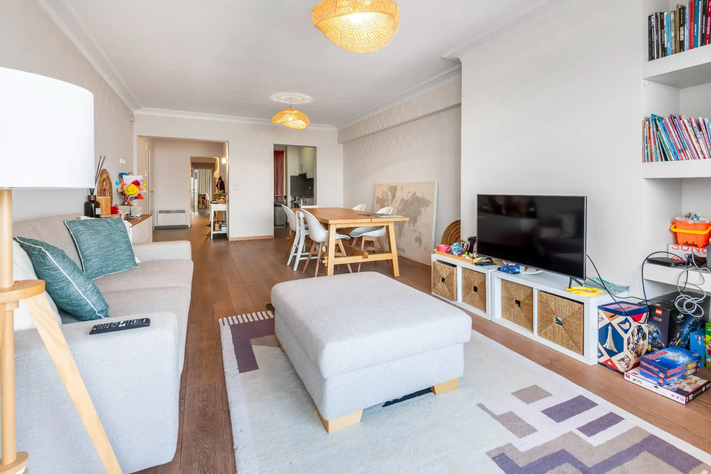 Verzorgd appartement met FRONTAAL ZEEZICHT, gelegen op de zeedijk vlakbij het Albertplein. foto 3