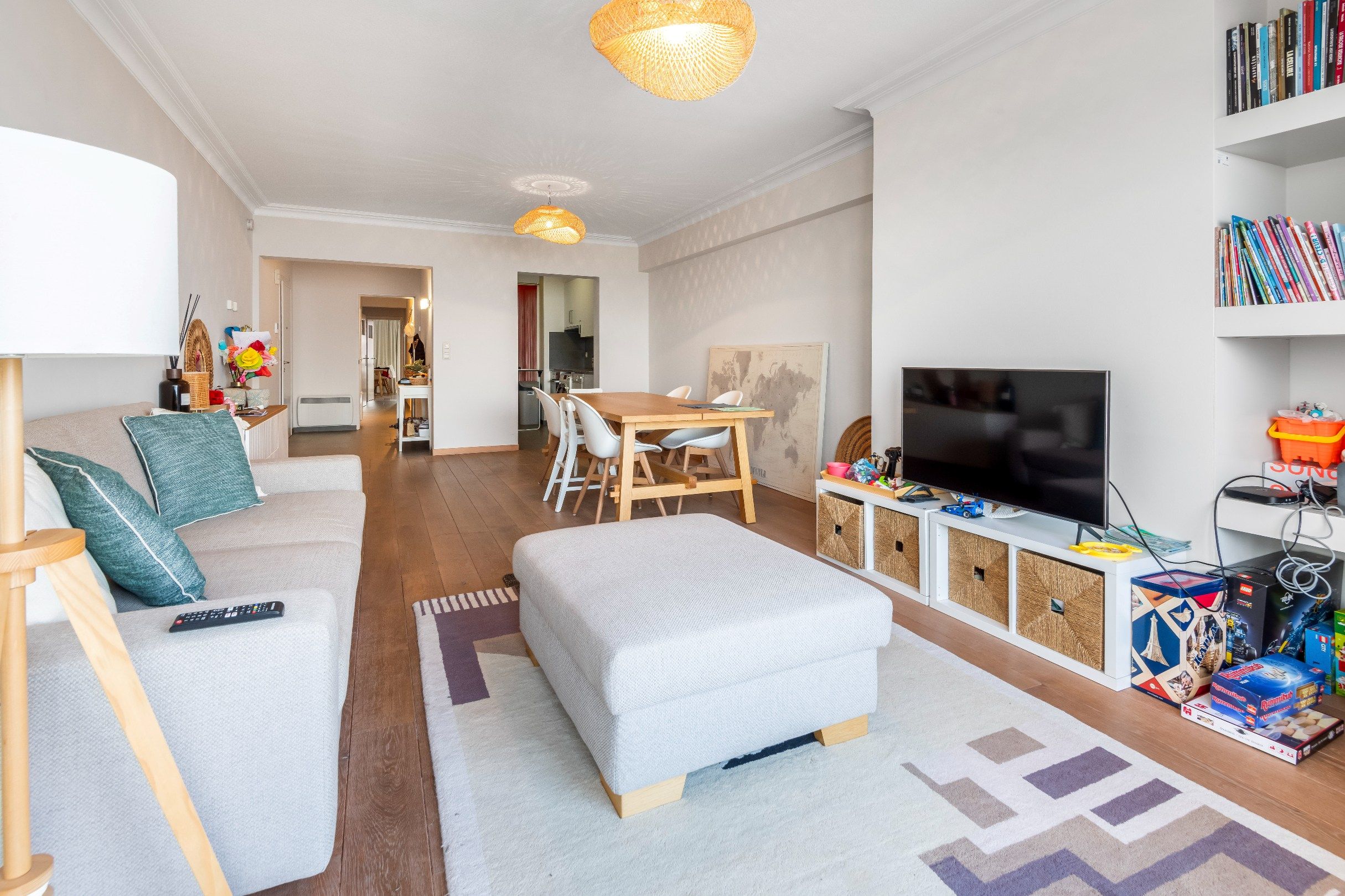 Verzorgd appartement met FRONTAAL ZEEZICHT, gelegen op de zeedijk vlakbij het Albertplein. foto 3