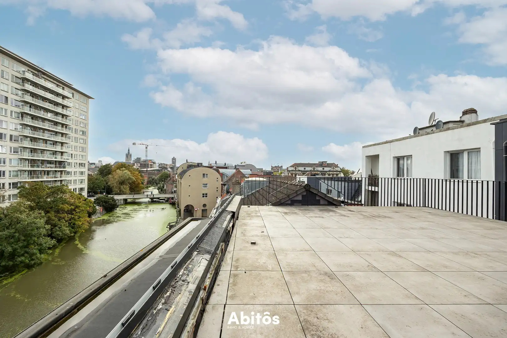 Luxueus gemeubeld penthouse met zicht op de Leie en de Gentse torens foto 24