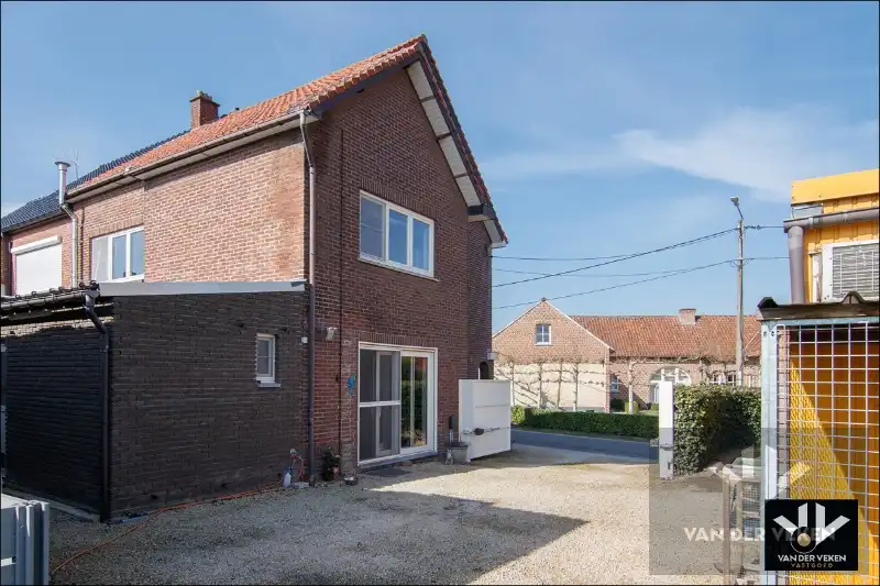 VOLLEDIG GERENOVEERDE, INSTAPKLARE GEZINSWONING foto 25