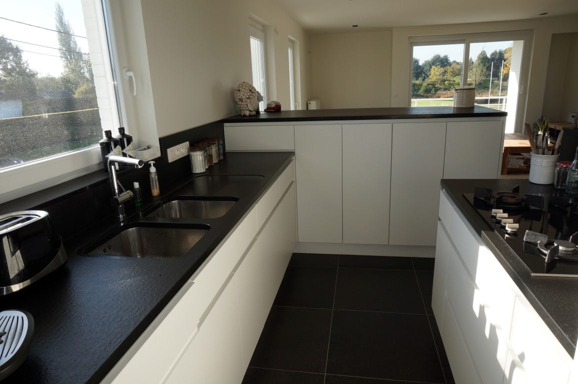 Bijzonder groot appartement met twee slaapkamers te huur! foto 4