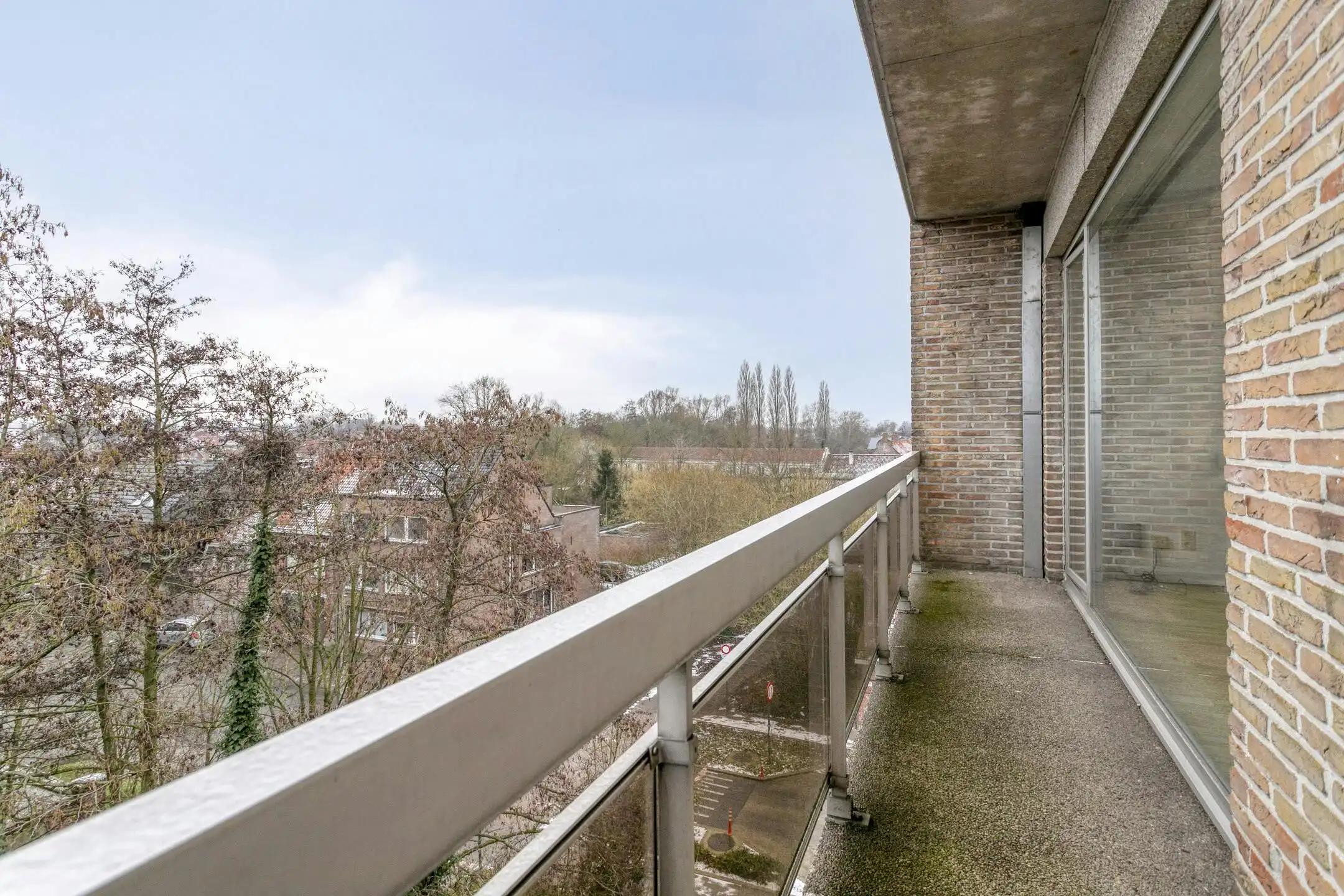 Instapklaar en lichtrijk appartement met garage in Roeselare foto 7