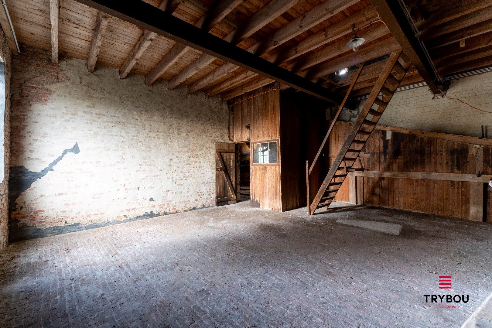 Authentieke hoeve met bijgebouwen op ruim perceel foto 20