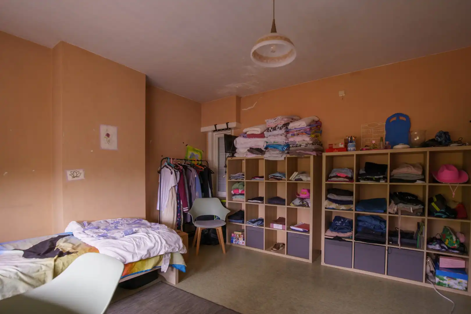 Ruime woning met vier slaapkamers en grote tuin foto 24