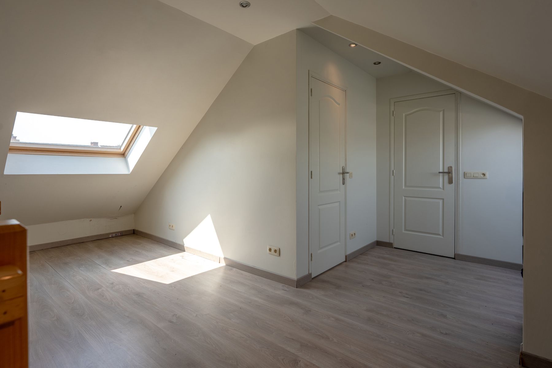 Instapklare woning met 5 slpk, 2 bdk en tuin op een rustige ligging! foto 17