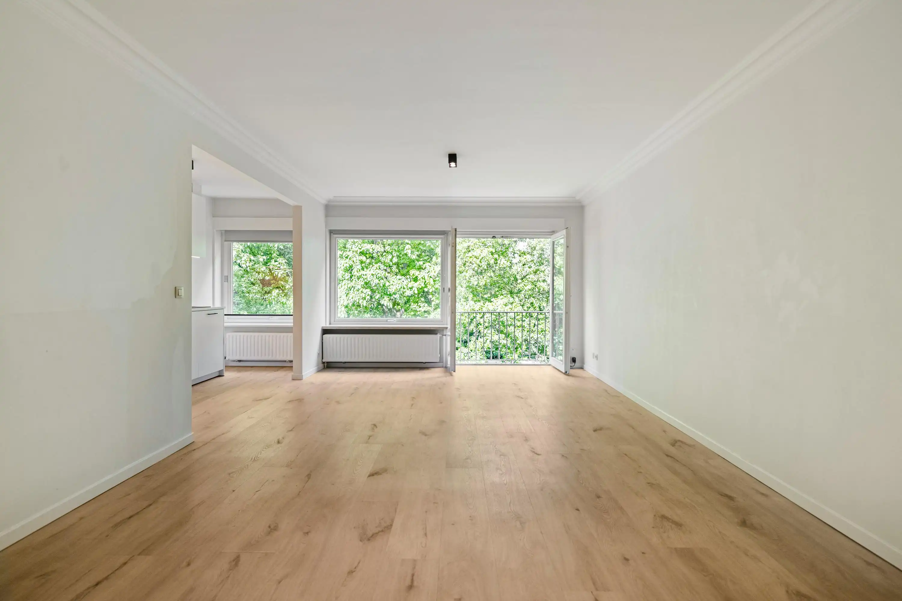 Gerenoveerd Appartement te koop in Brugge met 2 slaapkamers foto {{pictureIndex}}