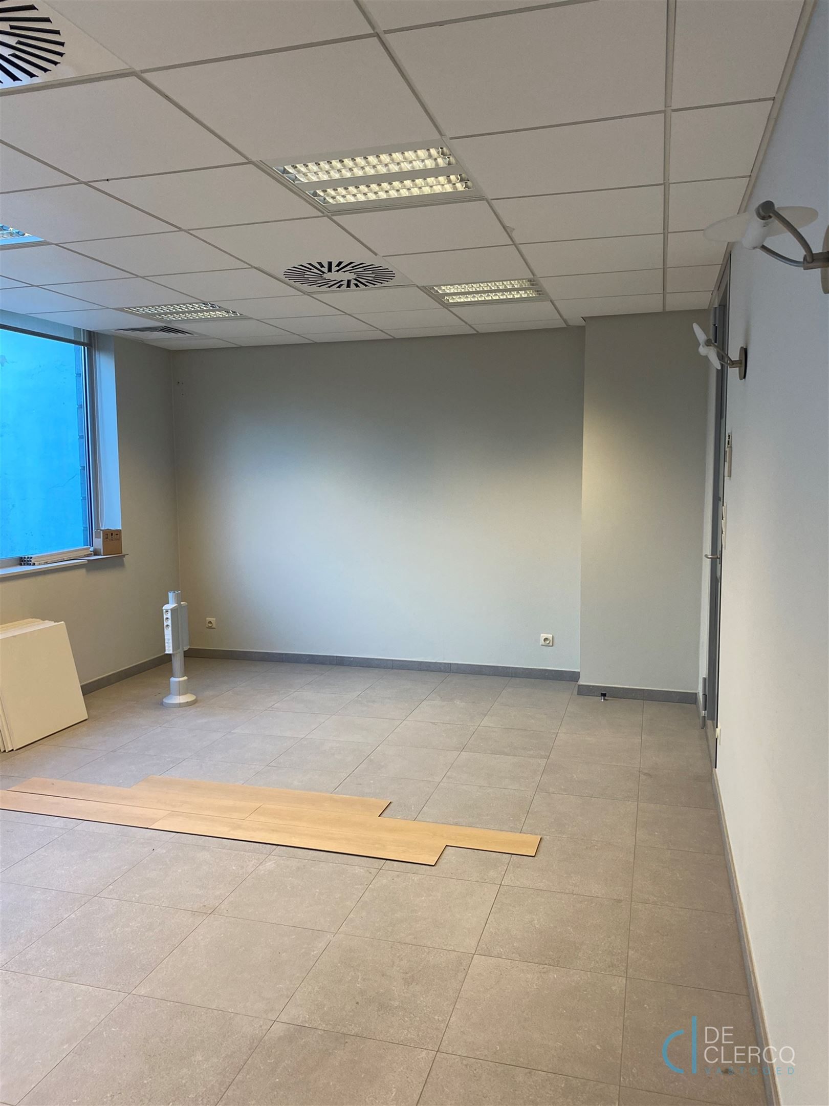 Ruim kantoor met parking te huur in centrum Lochristi!  foto 10