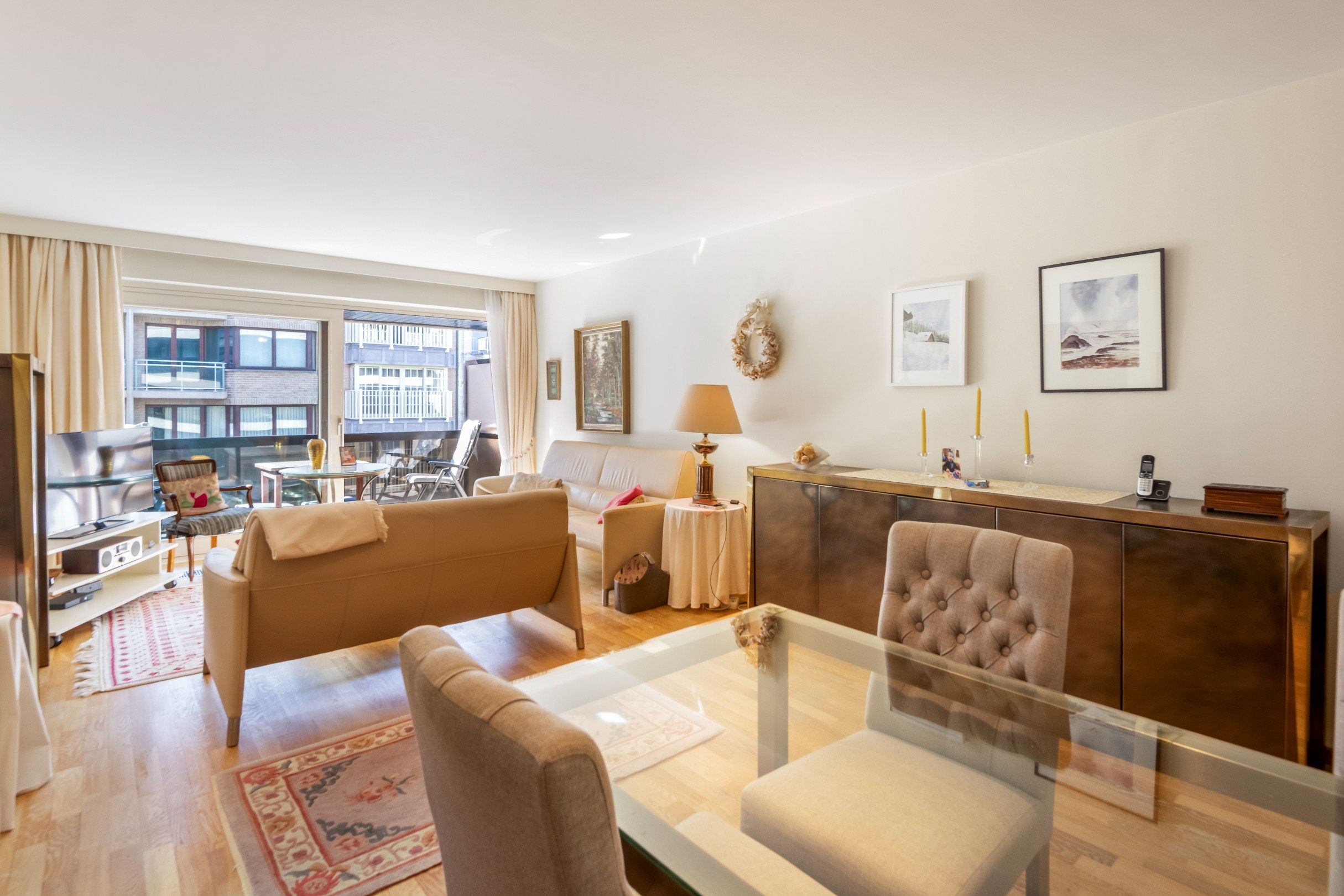 Zeer goed onderhouden zuidgericht appartement, centraal gelegen dichtbij het strand en de winkels. Parking mogelijk. foto 10