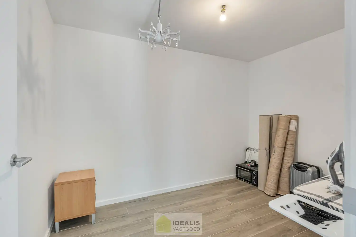 IDEALIS VASTGOED – AANGENAME INSTAPKLARE ÉÉNGEZINSWONING NABIJ HET CENTRUM VAN HEPPEN (LEOPOLDSBURG)! De woning omvat 141m² netto bewoonbare oppervlakte met een fijne leefruimte, 3 slaapkamers, eetkamer, dressing en badkamer!! Zeer geschikt voor kandidaten op zoek naar een instapklare woning met een vlotte bereikbaarheid van woonkernen als Heppen, Leopoldsburg, Beringen en Ham, tevens een vlotte verbinding naar autosnelweg E314! foto 22