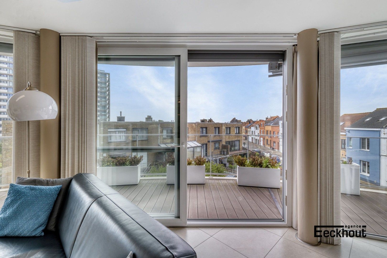 Instapklaar & modern 3 slaapkamer-appartement met zéér ruim zonneterras (45m²) te Bredene-Duinen! foto 6