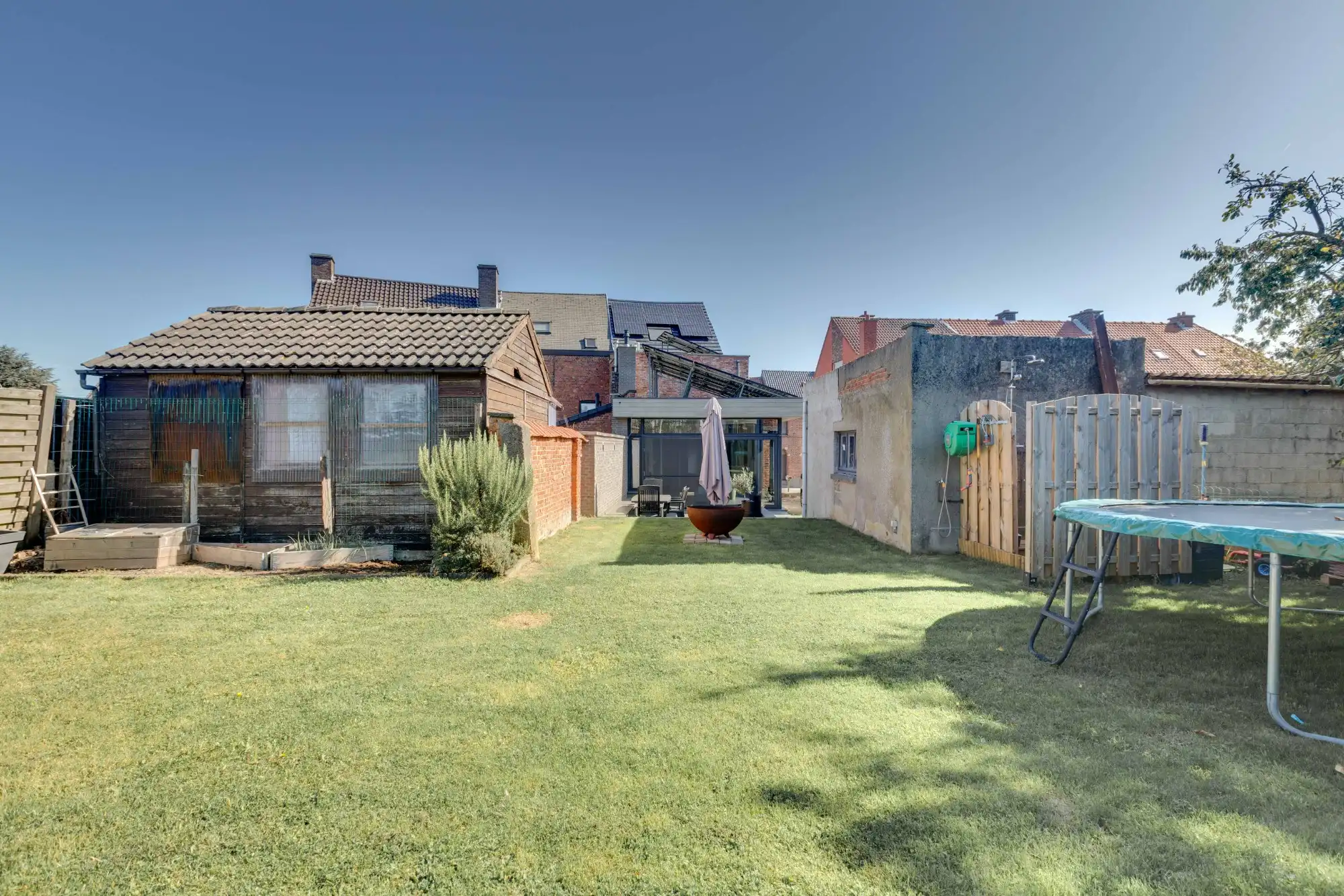 Verzorgde en gerenoveerde woning met zuidwest gerichte tuin foto 24