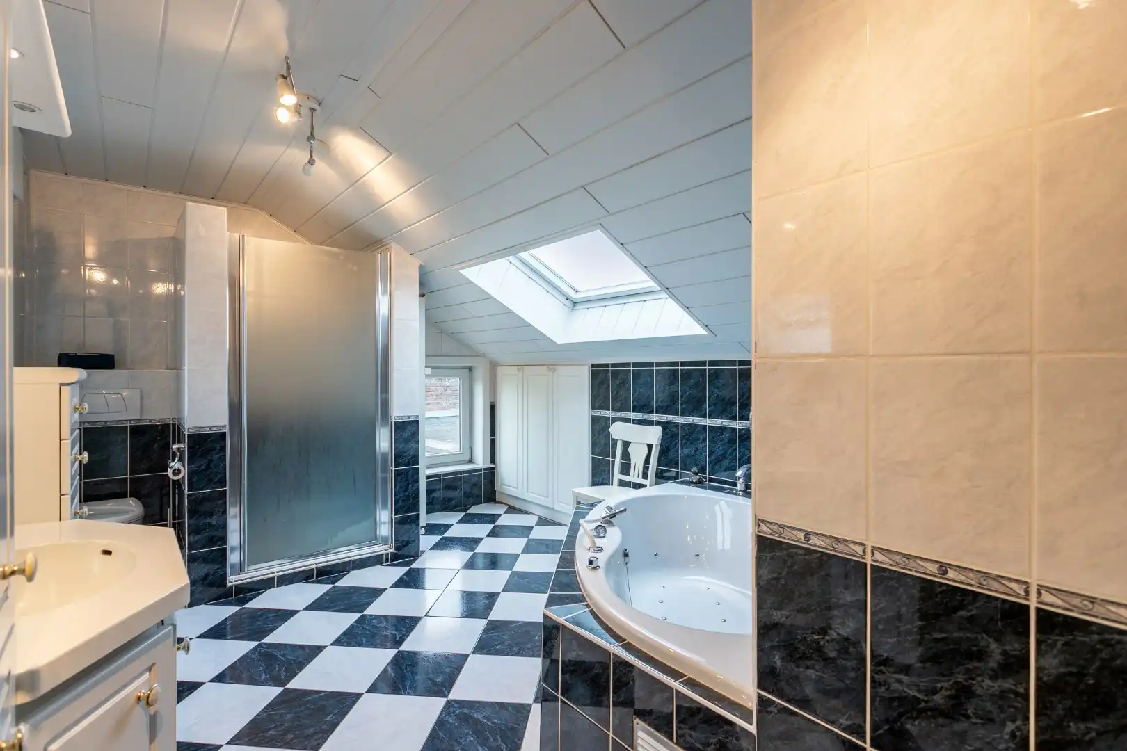 Ruime woning met naastgelegen bouwgrond en loods foto 28