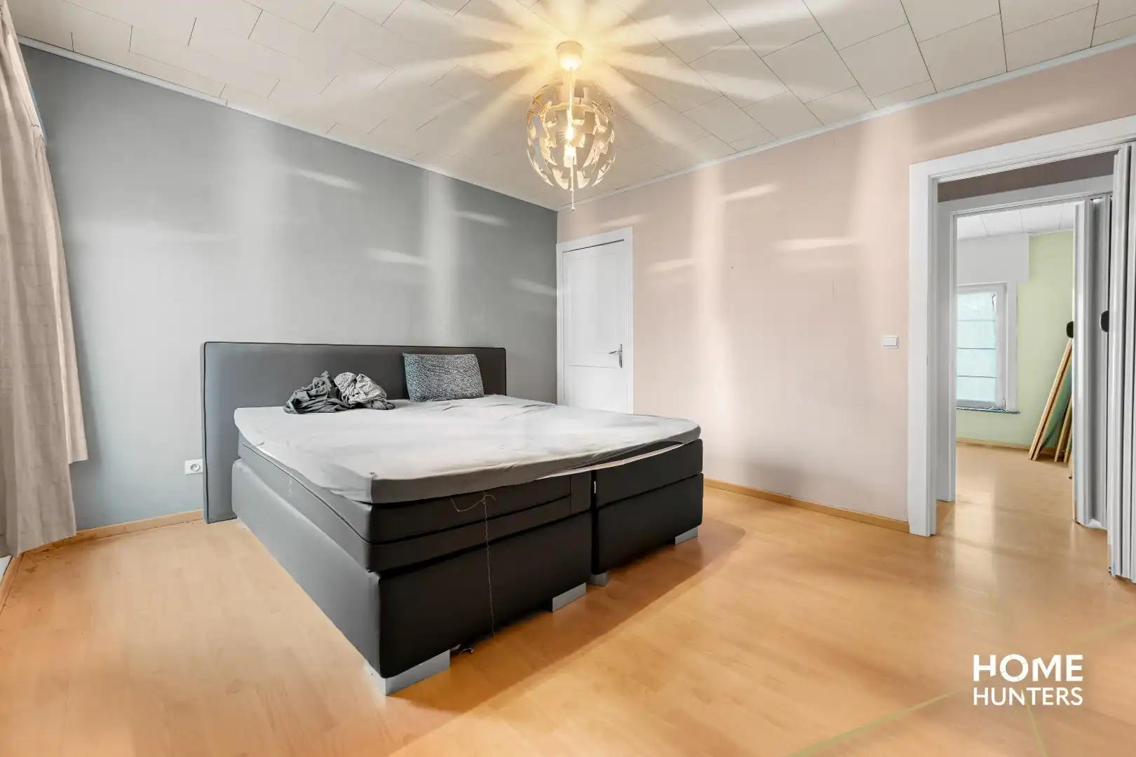 Charmante, op te frissen rijwoning met ruime tuin en 3 slaapkamers foto 17