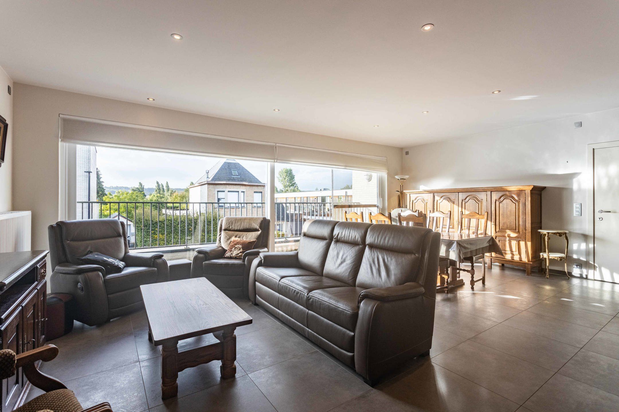 Lichtrijk appartement met terras en garagebox te Kluisbergen foto 3