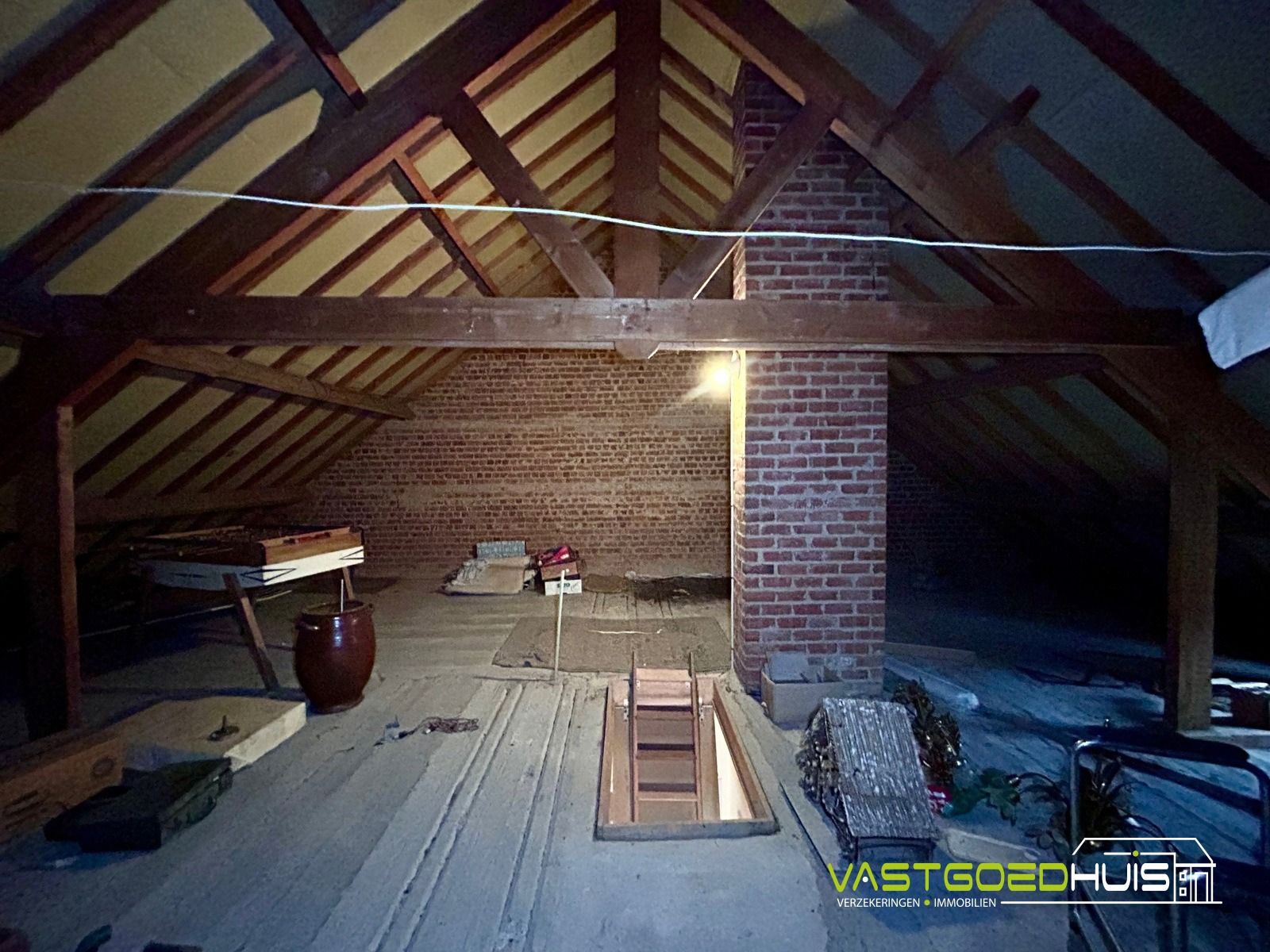 Karaktervolle, halfopen bebouwing met garage en tuin foto 24