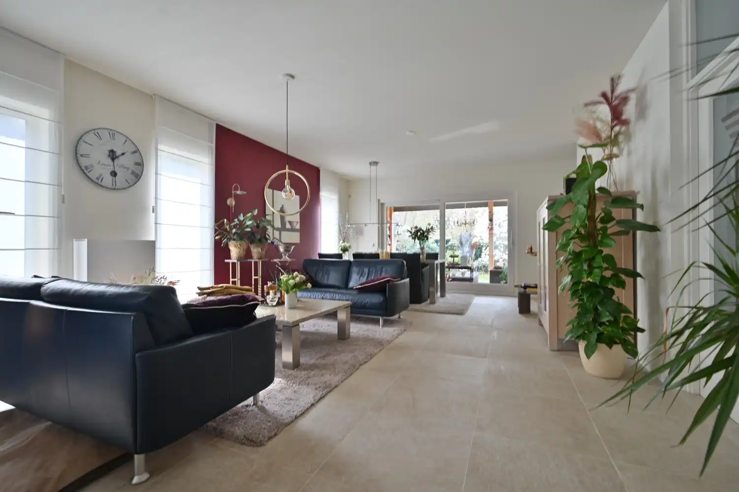 Exclusieve, compleet ingerichte bungalow op unieke bosrijke ligging, met prachtig overdekt terras en ruime kelder foto 12